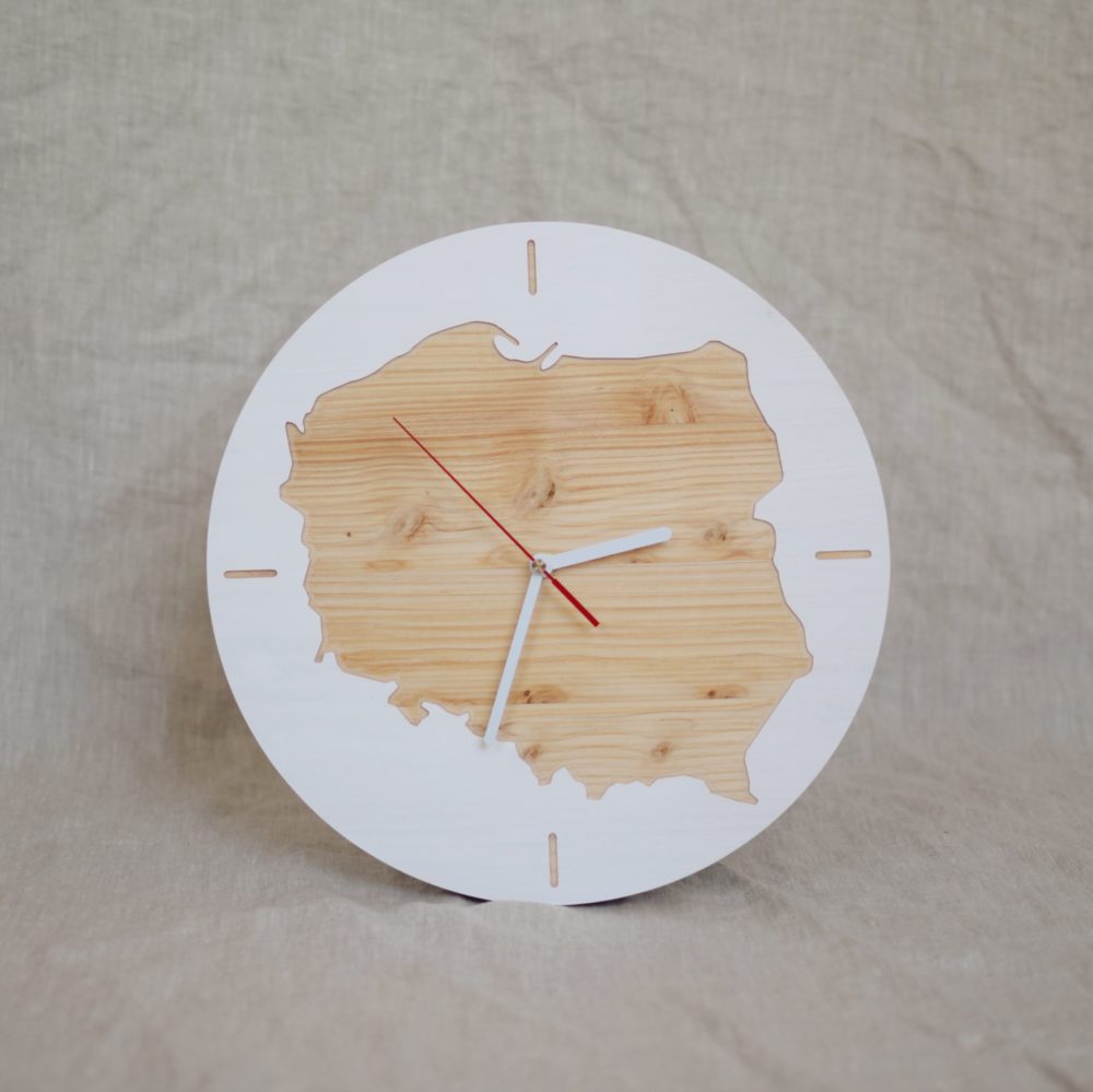 drewniany zegar z mapą Polski