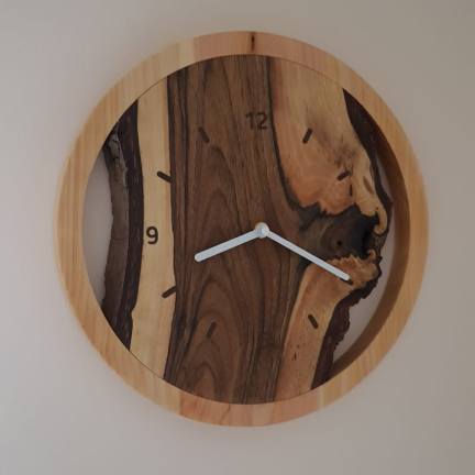 rustykalny zegar drewniany