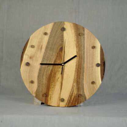 zegar z drewna orzecha