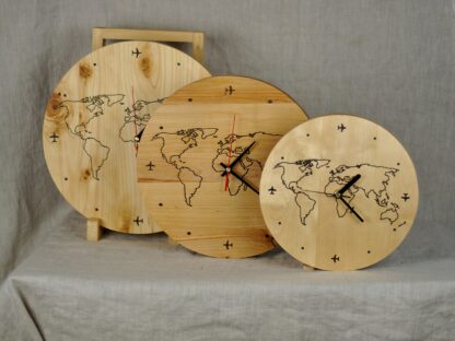 zegar z mapą świata