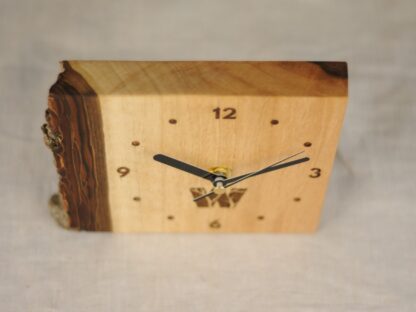 zegar biurkowy z orzecha